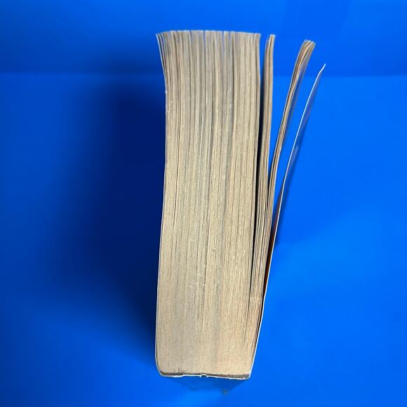 Unbroken by Laura Hillenbrand (2014 Paperback) WWII Survival Memoir - Picture 4 of 8